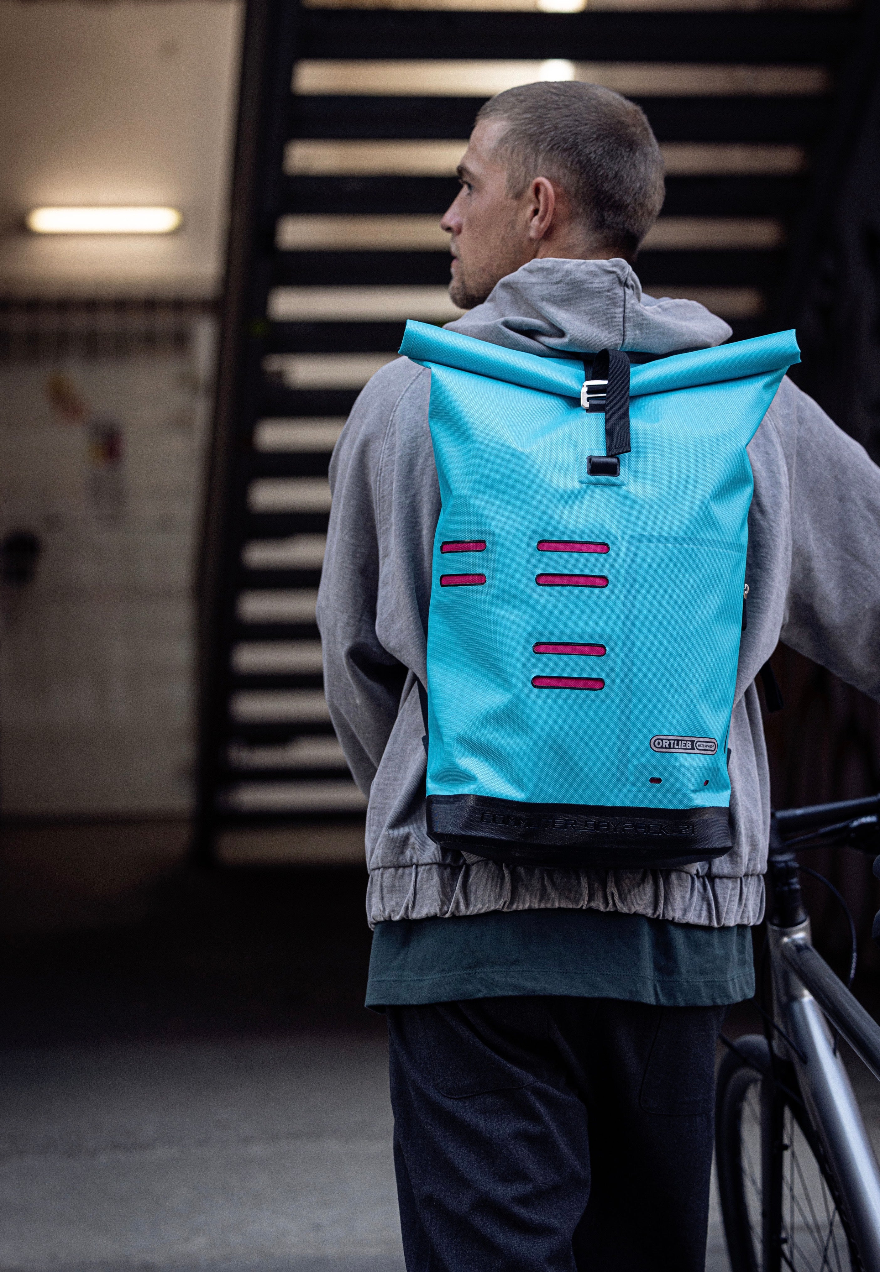 ORTLIEB Commuter Daypack Cyber 21L Cyber Blue/Pink Rolltop Rucksack