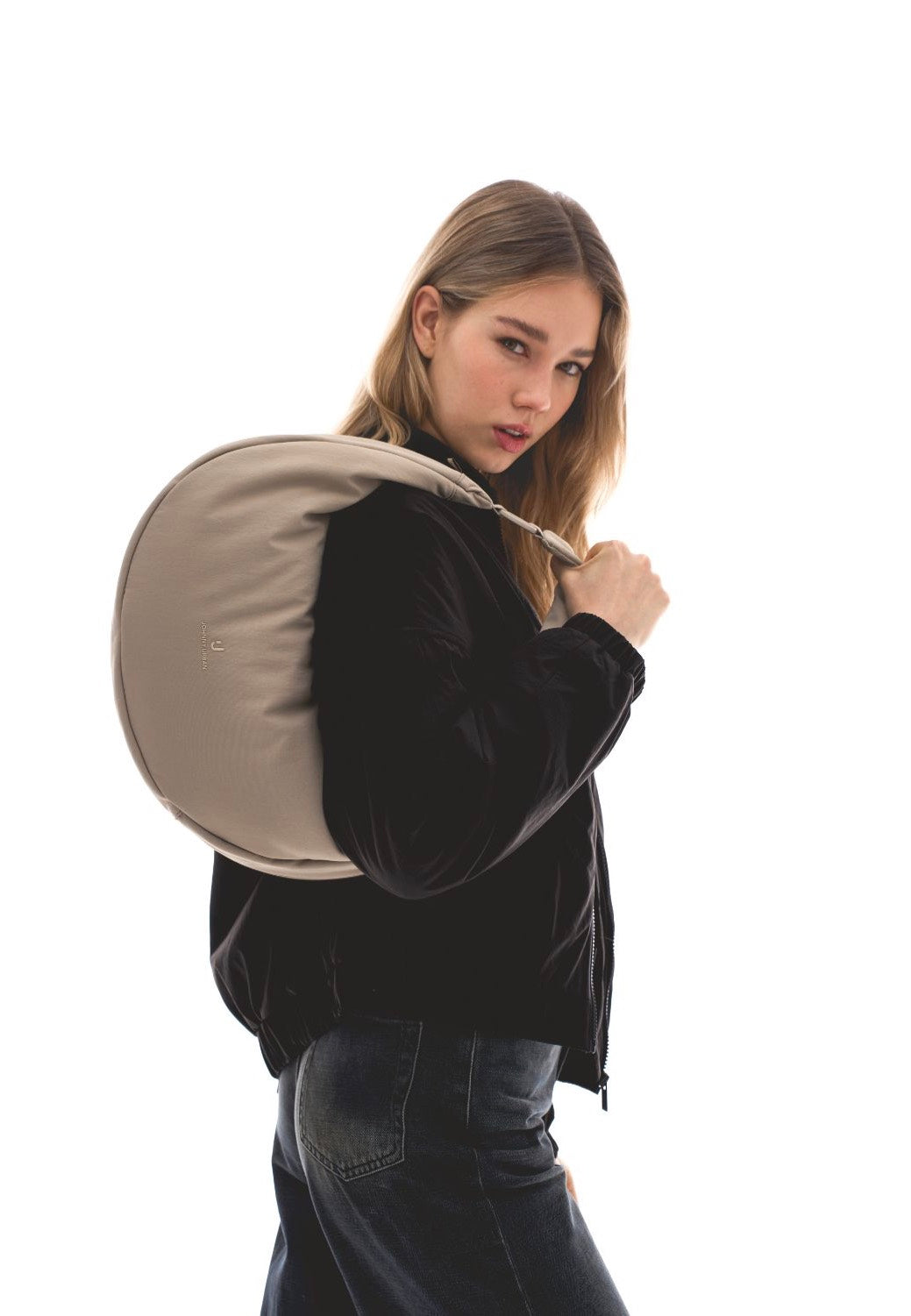 Johnny Urban Lou Large Beige Umhängetasche