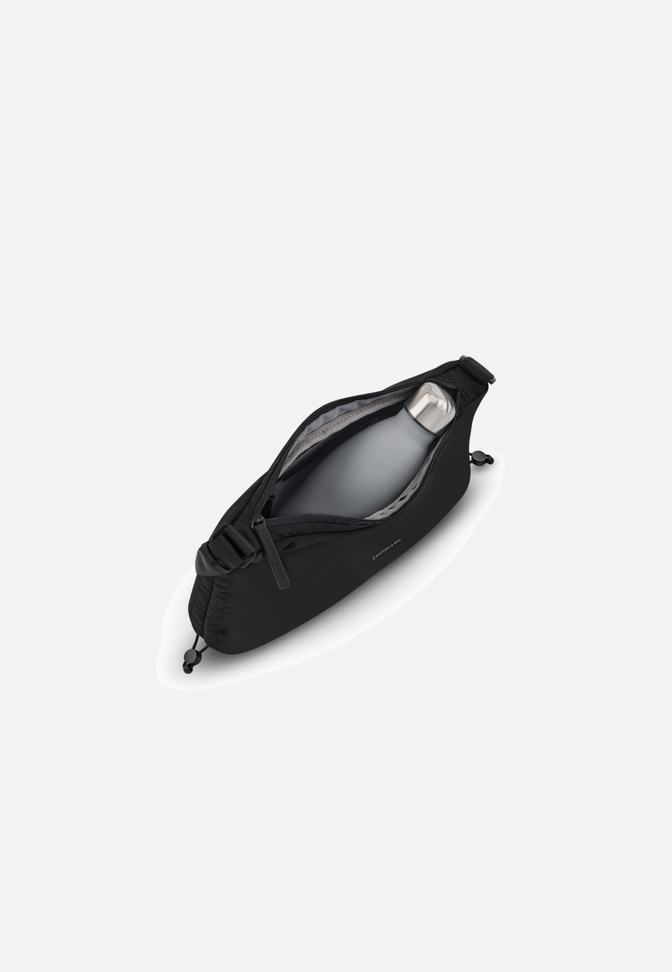 Kapten & Son Skara Small All Black Beuteltasche