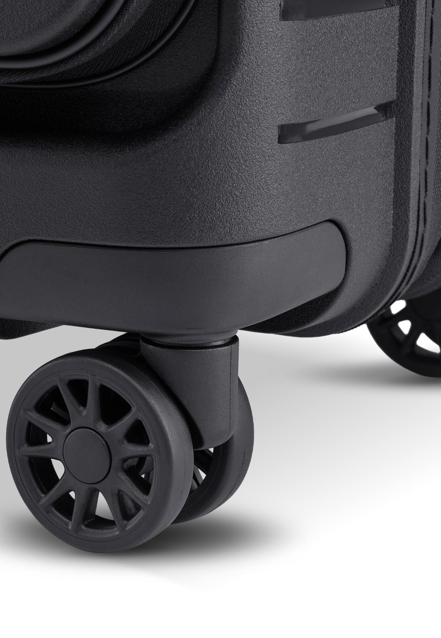 Stratic Novium ML Trolley L Black Suitcase