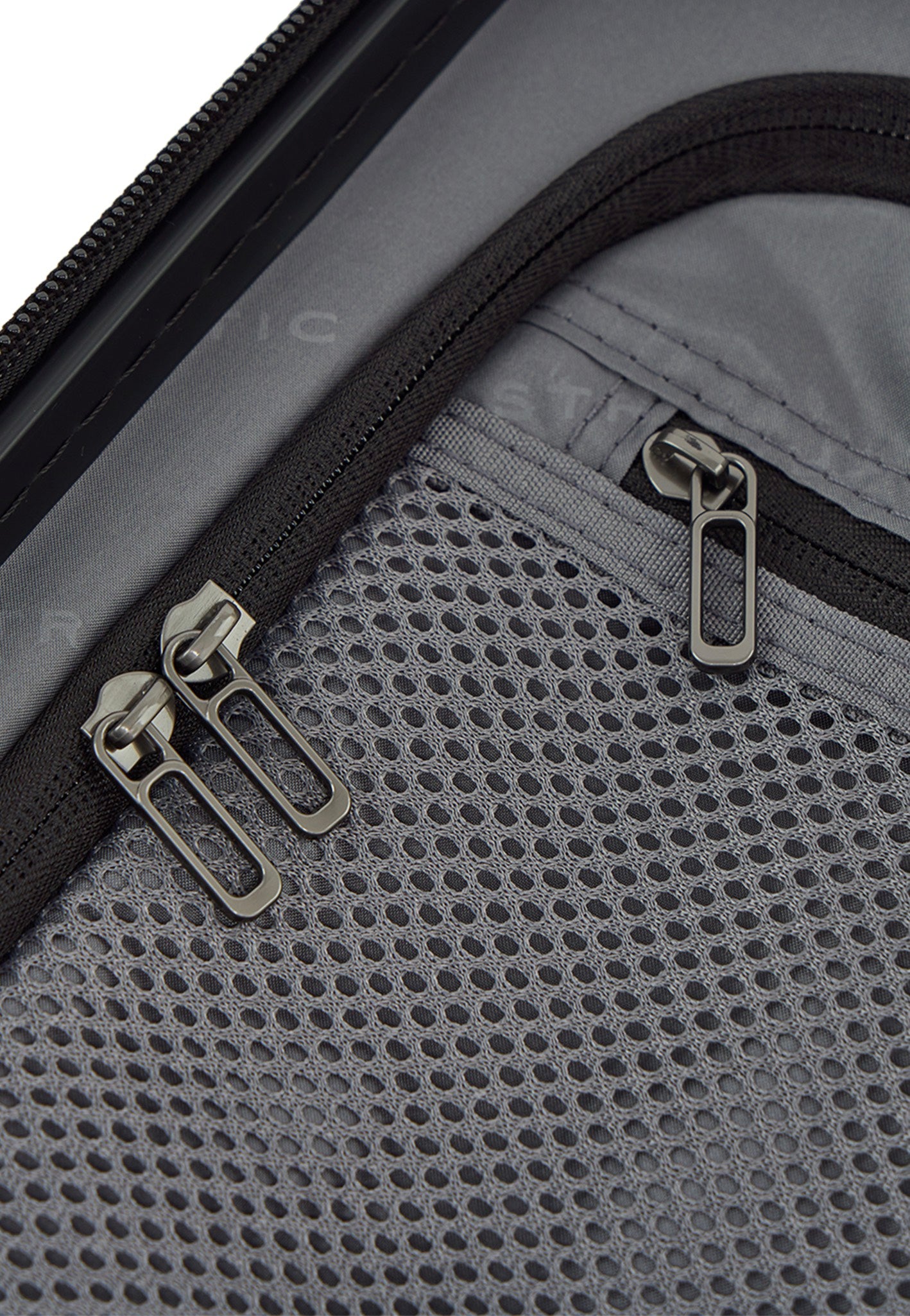 Stratic Phoenix ML Trolley S Black Suitcase
