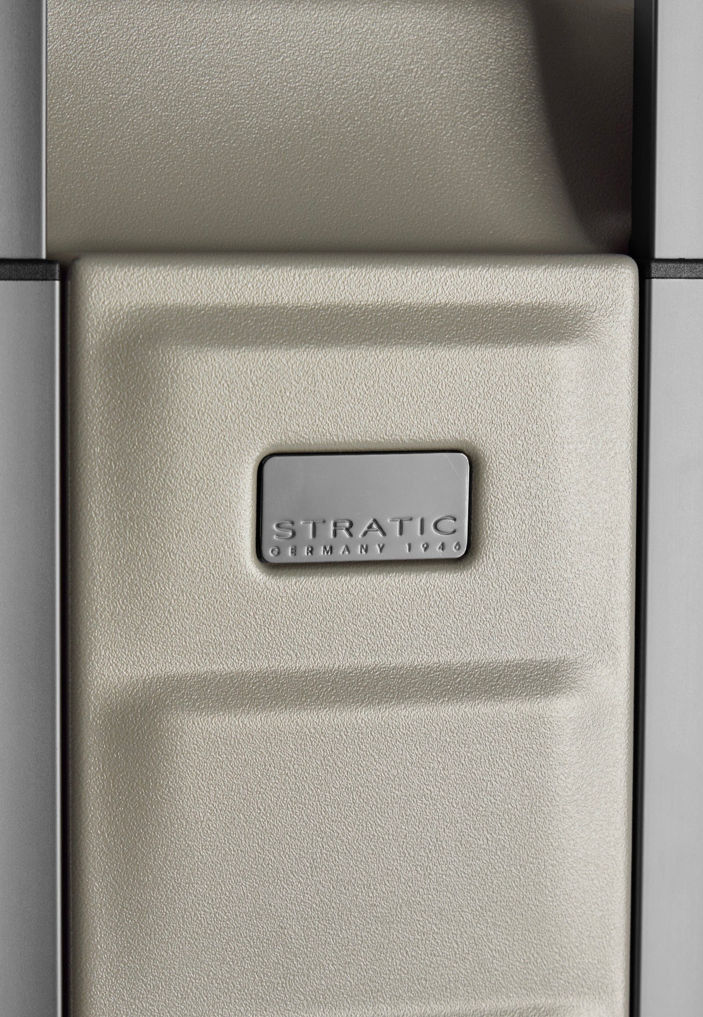 Stratic Phoenix SL Trolley M Champagne Suitcase