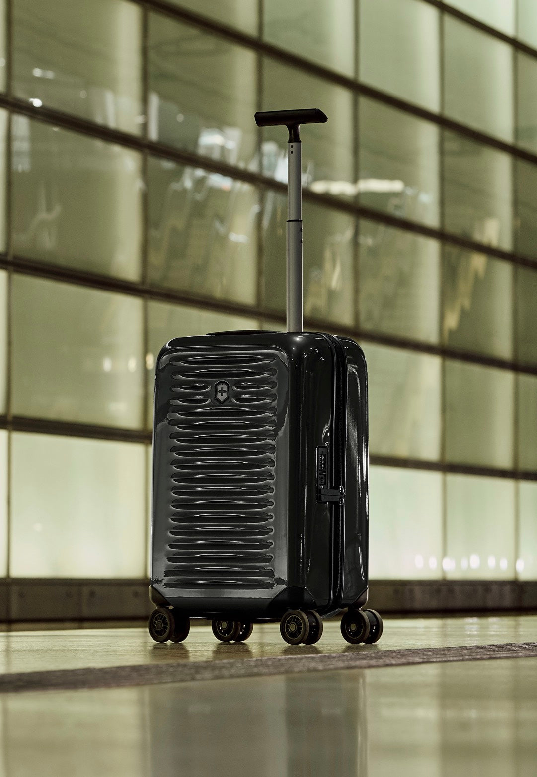Victorinox Airox Frequent Flyer Hardside Carry-On Black Koffer
