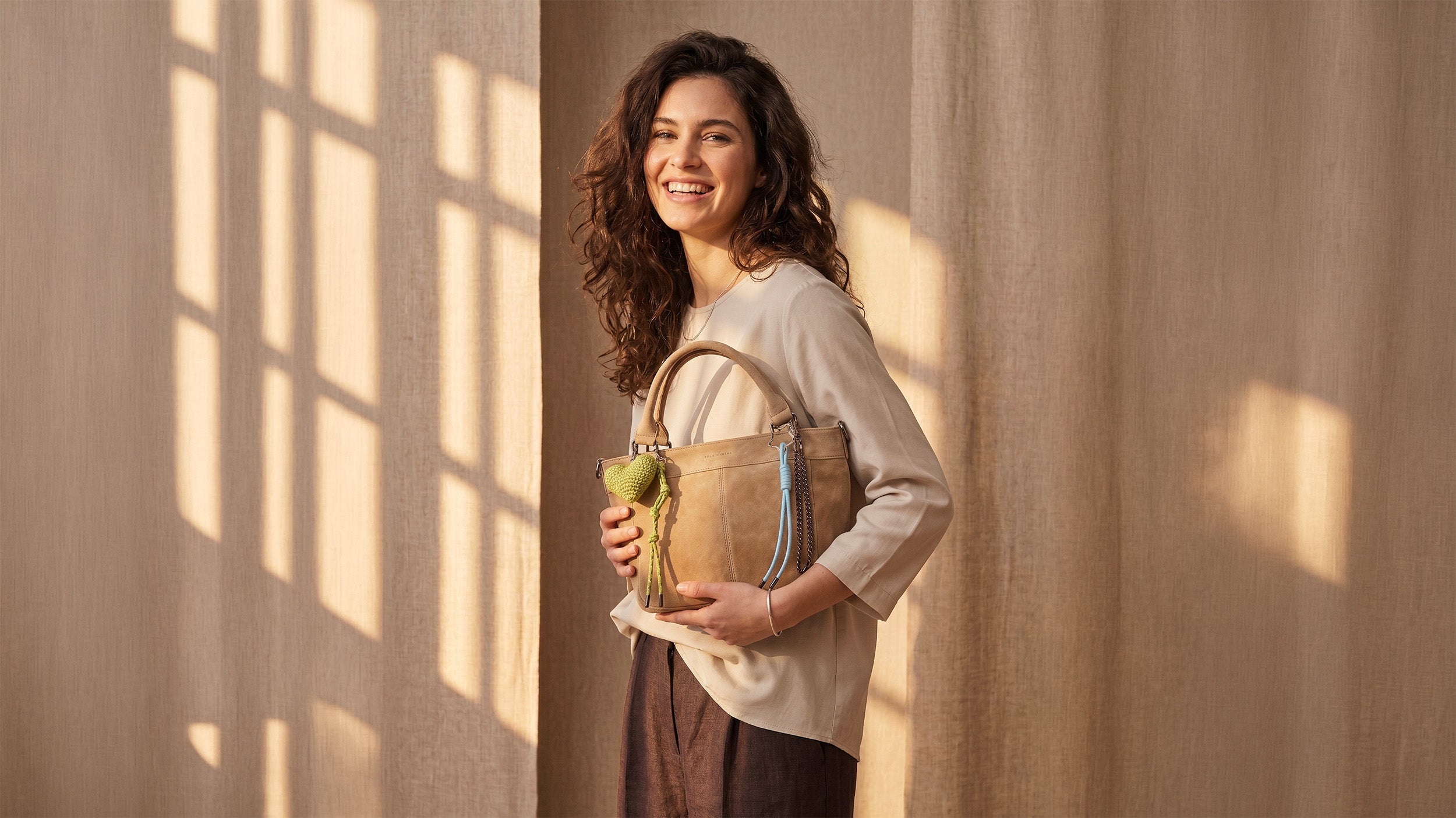 FredsBruder - Beautifull Mess Bag Model Image