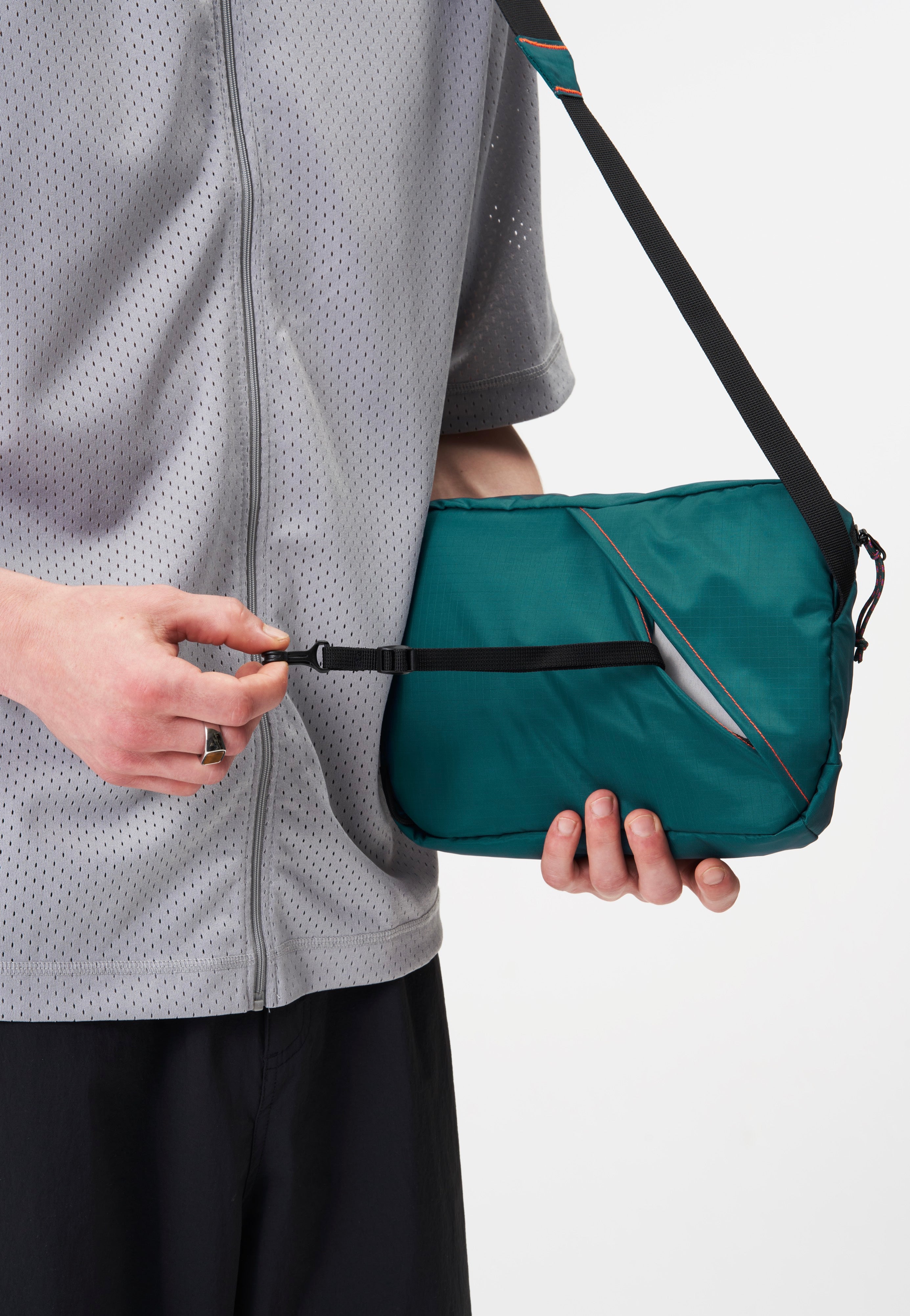 AEVOR Sacoche Bag Ripstop Evergreen Umhängetasche