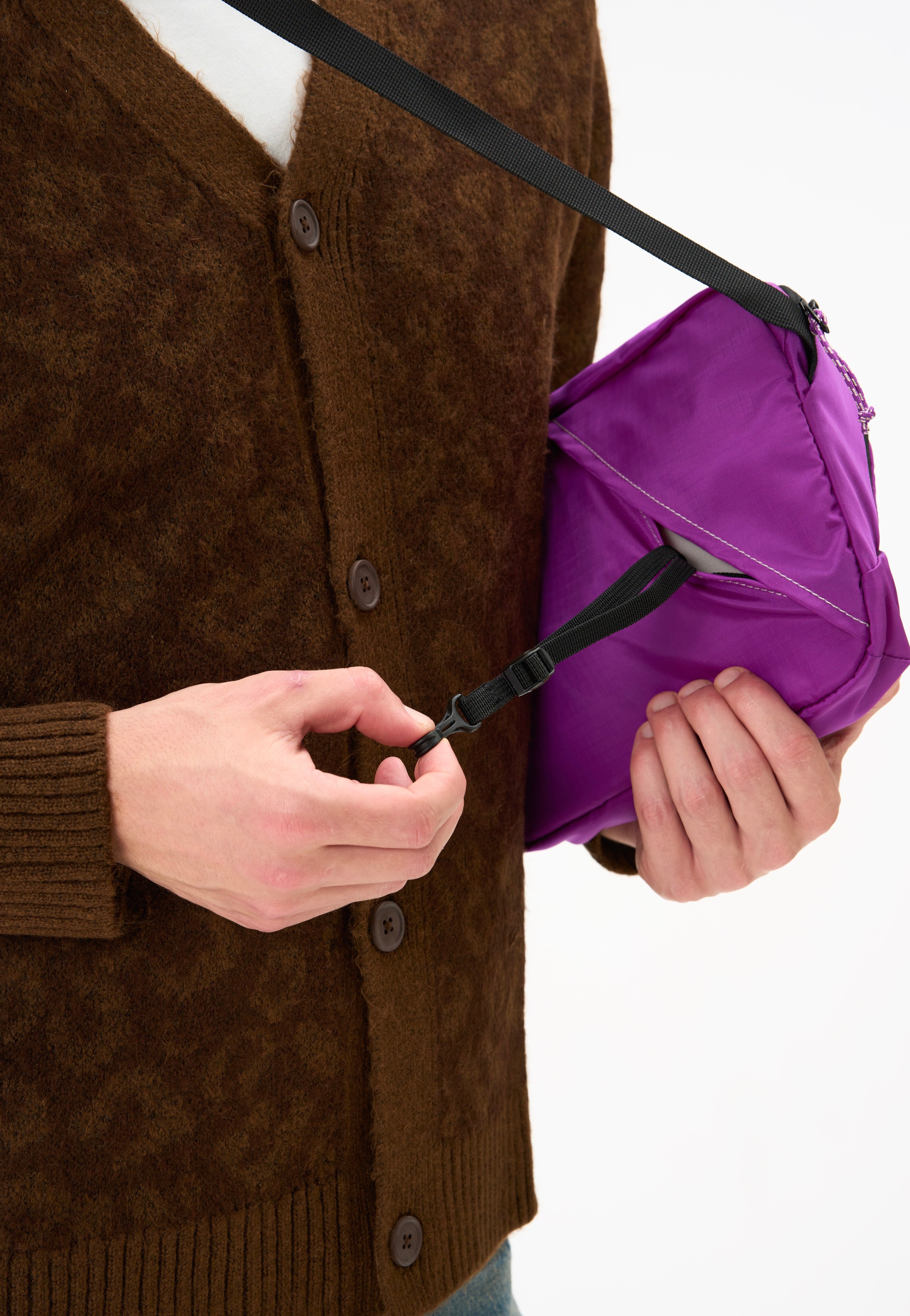 AEVOR Sacoche Bag Ripstop Electric Fuchsia Umhängetasche