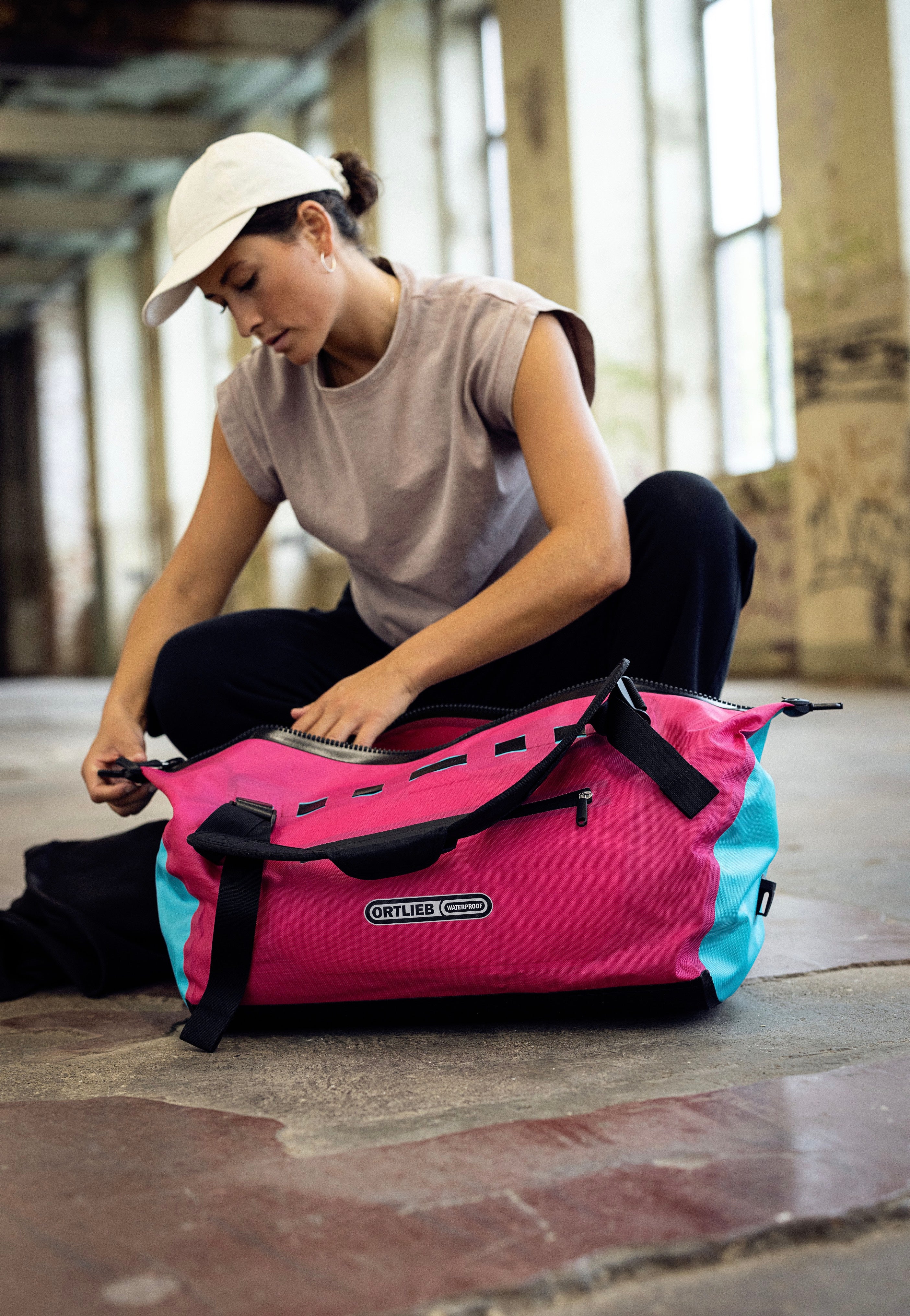 ORTLIEB Duffle Lite Cyber 40L Cyber Pink/Blue Dufflebag