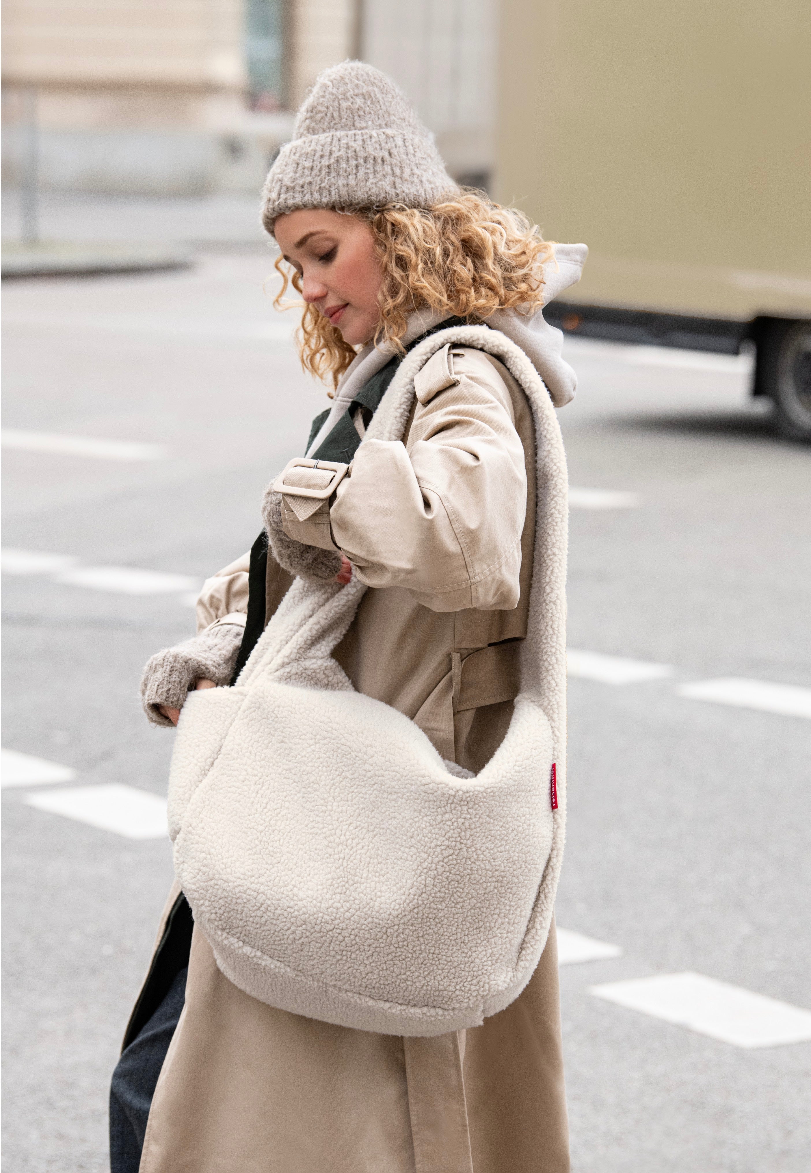 reisenthel Moonbag Teddy Sand Hobo Bag