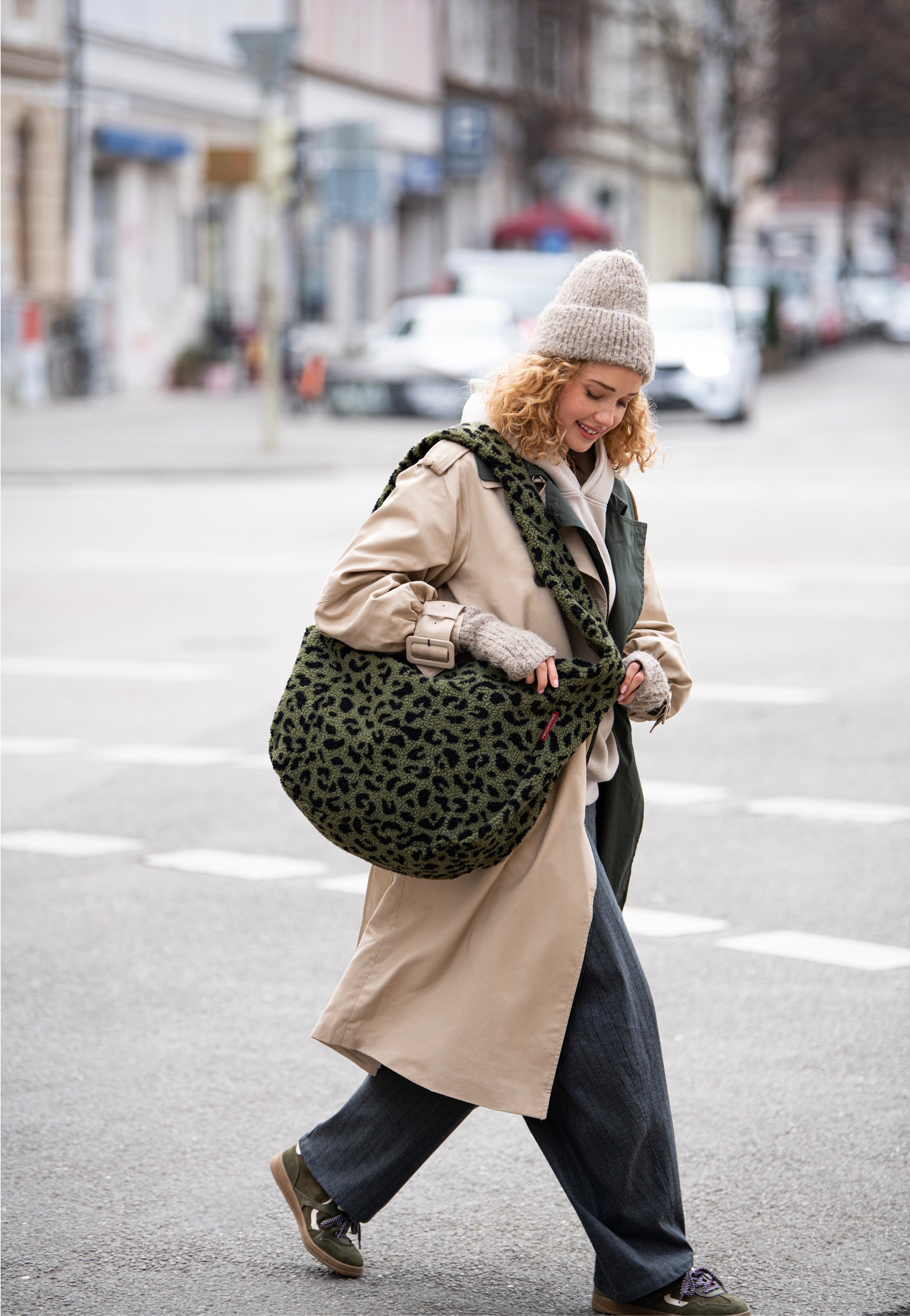 reisenthel Moonbag Teddy Leo Olive Hobo Bag