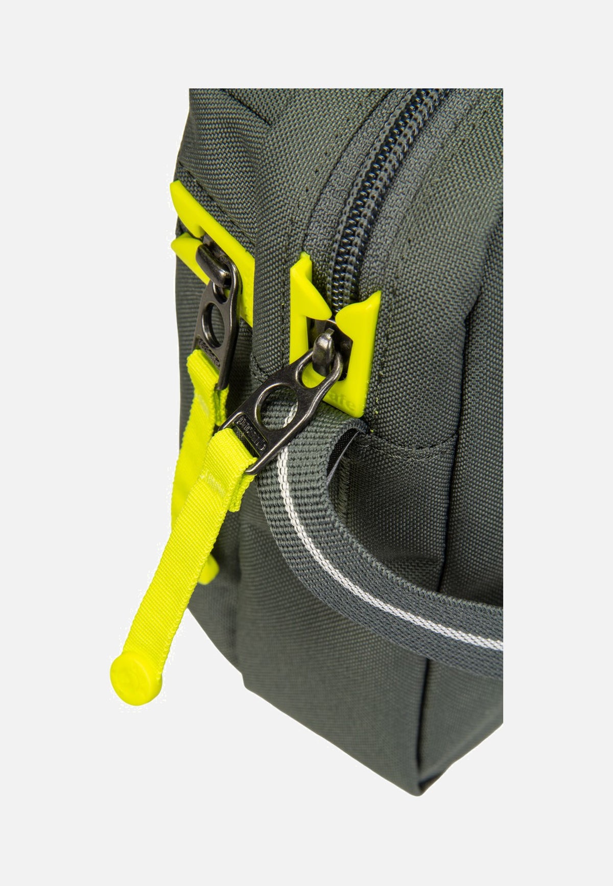 Pacsafe Go Micro Spruce Green Umhängetasche