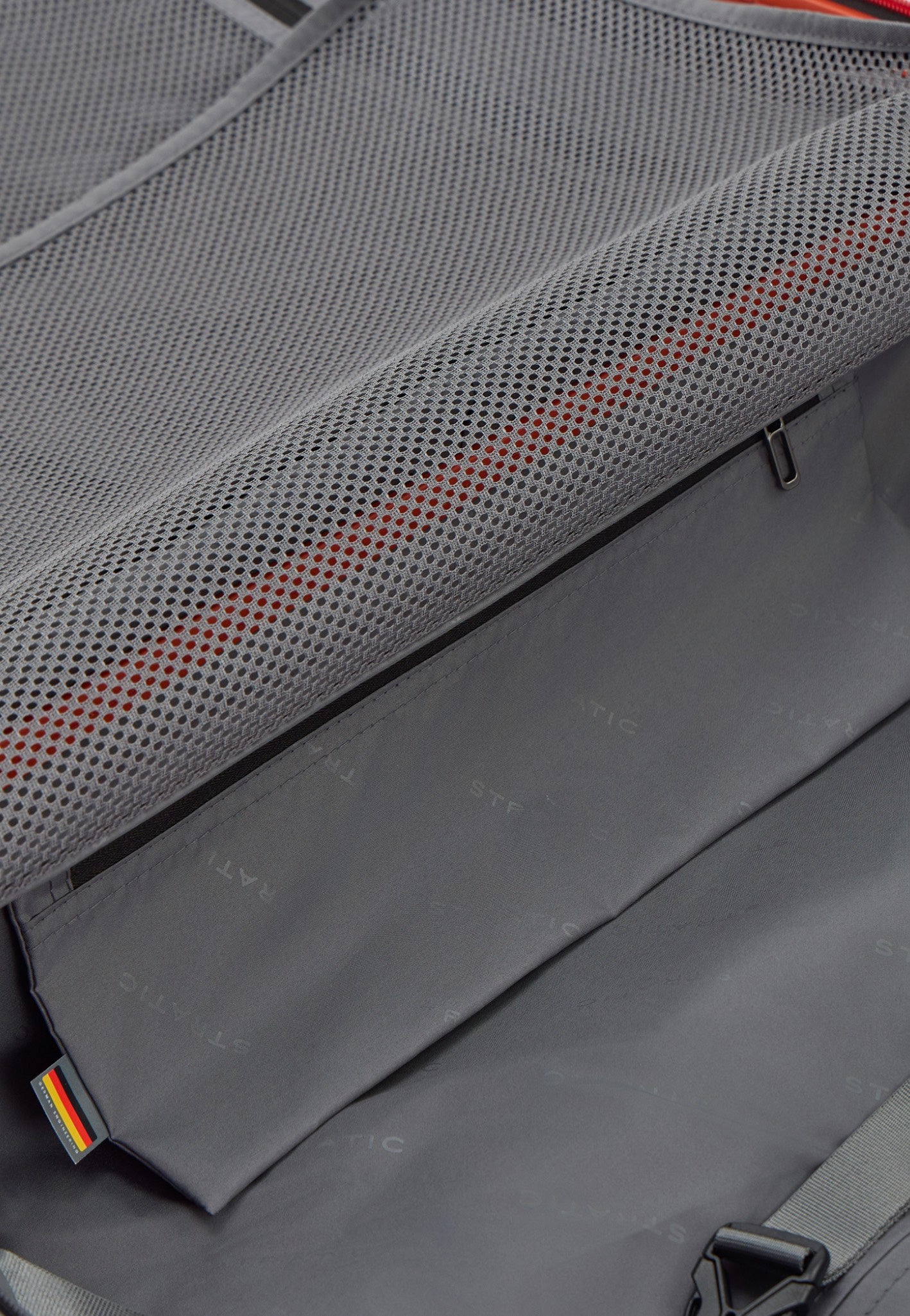 Stratic Buzz Trolley M Rosso/Clay Suitcase