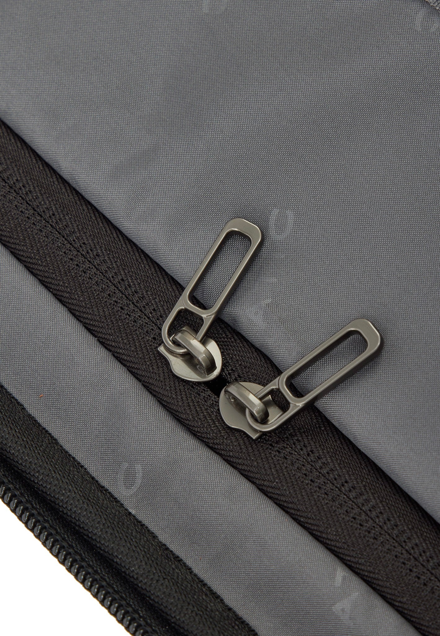 Stratic Novium ML Trolley L Black Suitcase