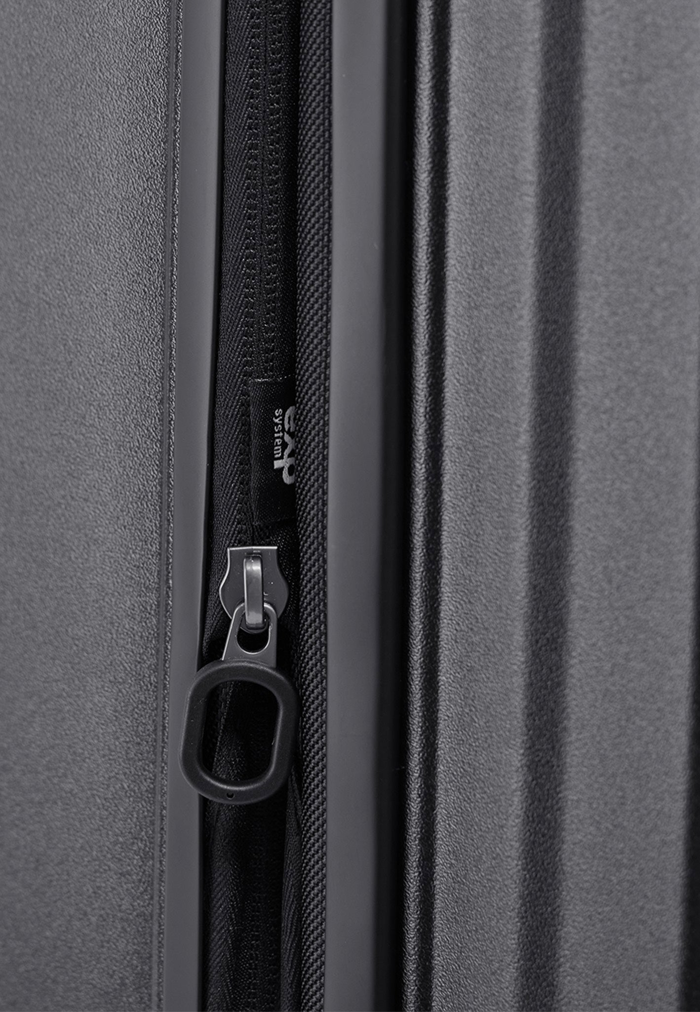 Stratic Phoenix ML Trolley L Black Suitcase