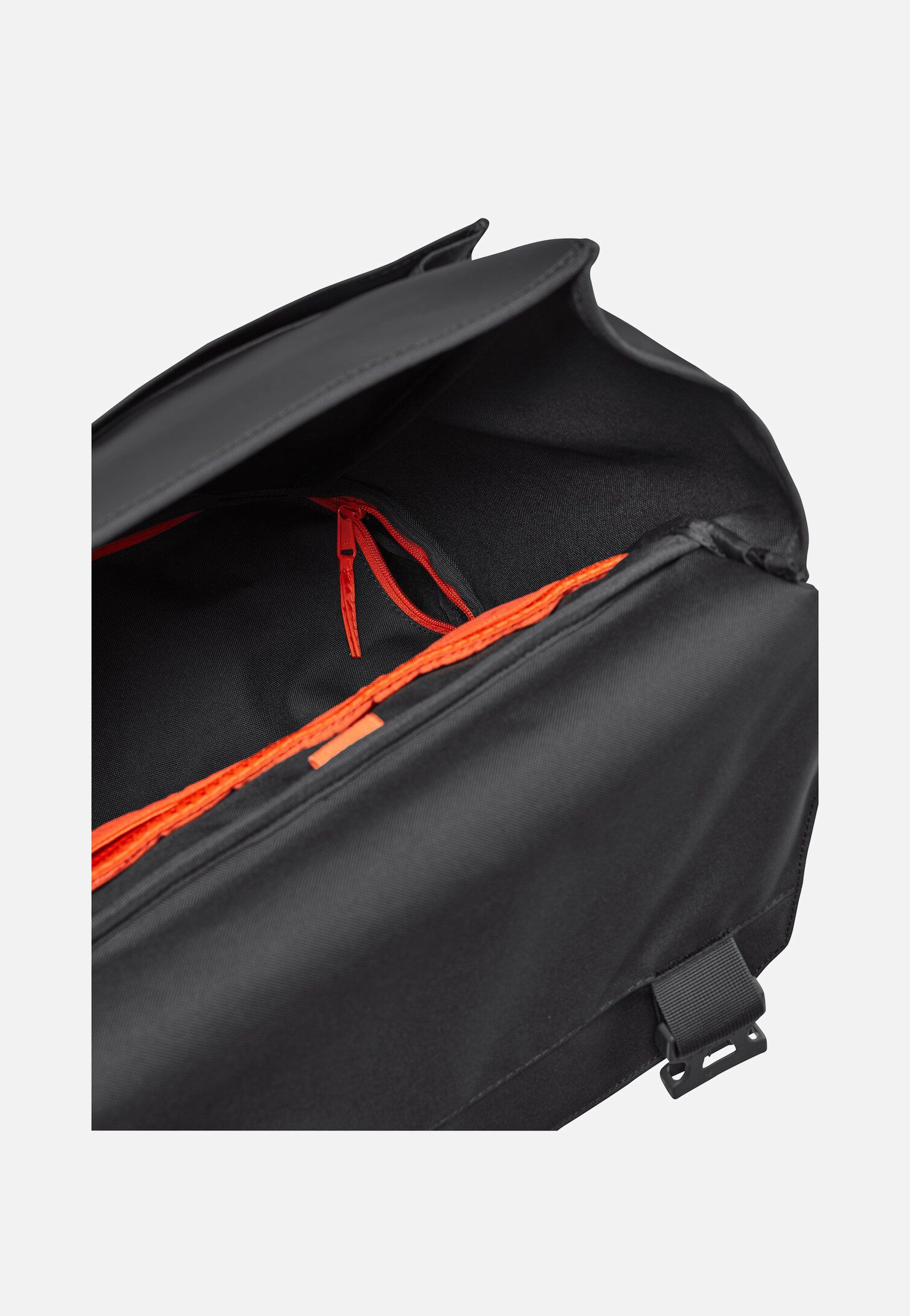 Vaude Mineo Daypack 30 Black Rolltop Rucksack